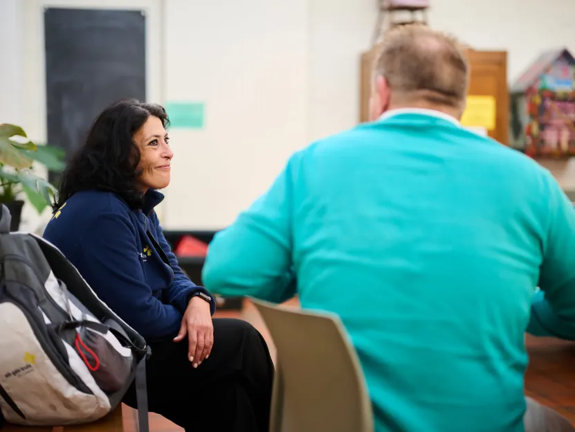 Straatverpleegkundige aan het werk
